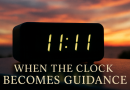 देवदूत तुमच्याशी संपर्क साधण्याचा प्रयत्न करत आहेत का? तुम्ही घड्याळात तीच वेळ का पाहत आहात ते येथे आहे