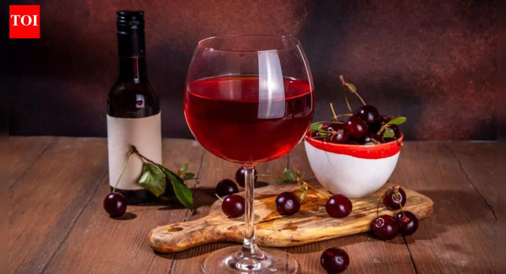 अल्कोहोल पिण्याआधी खाण्यासाठी सर्वोत्तम पदार्थ: स्मार्ट खाणे जे पुढच्या दिवशी हँगओव्हर कमी करते |