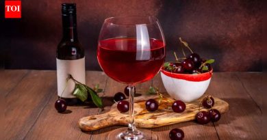 अल्कोहोल पिण्याआधी खाण्यासाठी सर्वोत्तम पदार्थ: स्मार्ट खाणे जे पुढच्या दिवशी हँगओव्हर कमी करते |