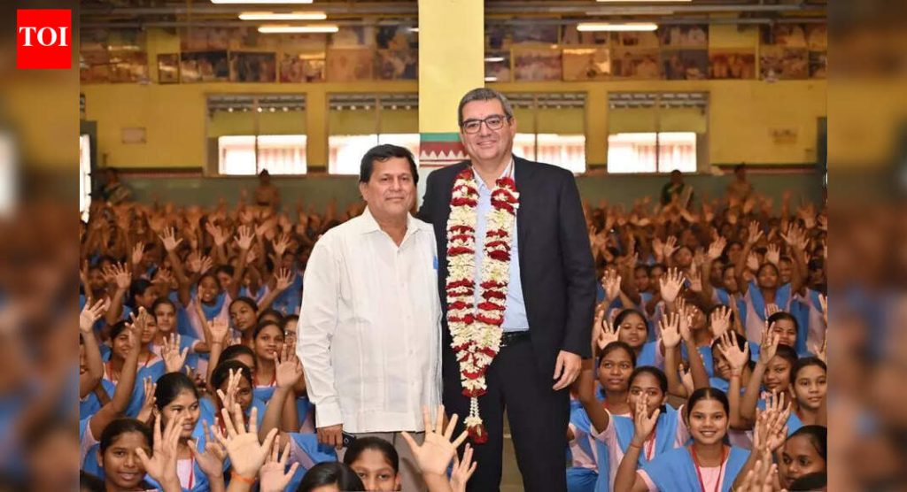 नेमेत्शेक ग्रुपचे सीईओ यवेस पॅड्रिन्स यांना KISS जीवनगौरव पुरस्काराने सन्मानित करण्यात आले