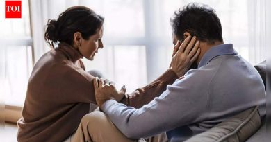 दुःखी असलेल्या व्यक्तीला या गोष्टी सांगणे थांबवा: क्रमांक 3 तुम्हाला वाटते त्यापेक्षा जास्त दुखावतो |