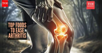 बोर्ड-प्रमाणित डॉक्टर 8 पदार्थ सामायिक करतात जे संधिवात असलेल्या लोकांनी त्यांच्या दैनंदिन आहारात समाविष्ट केले पाहिजेत