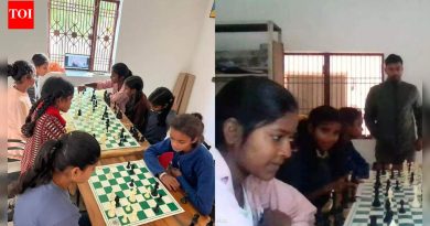 ‘क्वीन’ चा उदय: 8 ते 18 वयोगटातील, सर्व मुलींचा संघ ग्रामीण भारतात मोफत बुद्धिबळ कसा आणत आहे