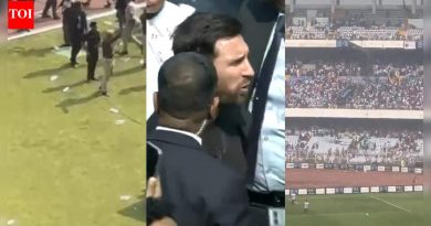 कोलकात्यात गोंधळ! बाटल्या फेकल्या, बॅनरची तोडफोड केली: लिओनेल मेस्सीला सॉल्ट लेक स्टेडियममधून लवकर बाहेर पडण्यास भाग पाडले – पहा