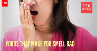 5 पदार्थ ज्यामुळे तुम्हाला लाजिरवाणा वास येतो