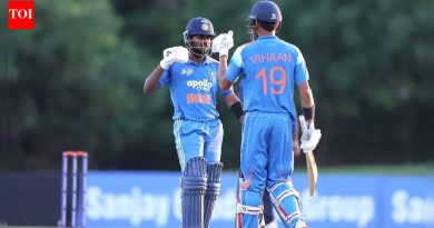 U19 आशिया चषक: भारताने उपांत्य फेरीत श्रीलंकेचा आठ गडी राखून पराभव केला; अंतिम फेरीत पाकिस्तानचा सामना होईल