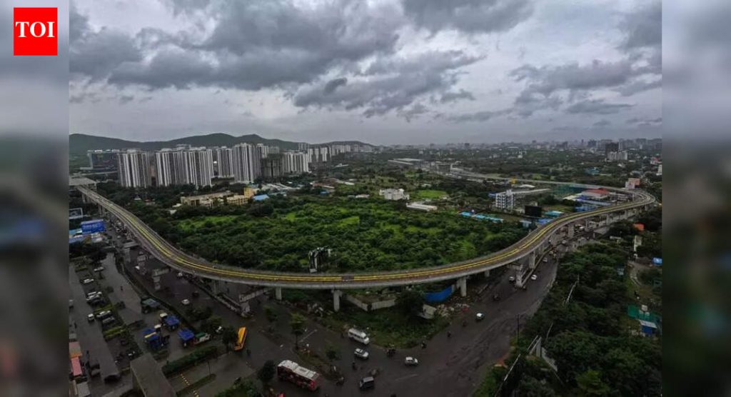 एमआयडीसीने १७ वर्षांच्या खंडानंतर हिंजवडी, चाकण आणि तळेगाव येथील सेवा शुल्कात वाढ केली आहे.