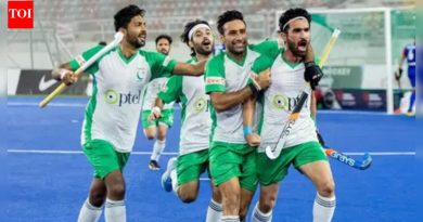 ‘गंभीर उल्लंघन’: पाकिस्तान हॉकी संघाच्या व्यवस्थापकाला विमानात धुम्रपान करताना पकडले, उड्डाणापासून बंदी | हॉकी बातम्या