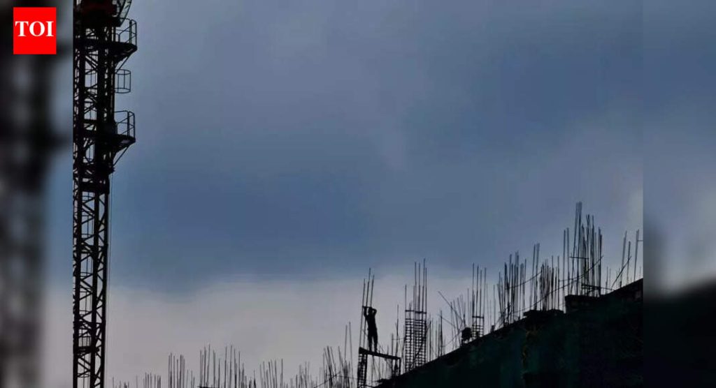 पुनावळे येथील बांधकाम कामगाराचा १५ व्या मजल्यावरून पडून मृत्यू झाल्याने पर्यवेक्षकाला अटक