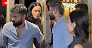 पहा: गर्लफ्रेंड माहिका शर्मासोबत डिनर डेट दरम्यान अपमानास्पद चाहत्याकडे दुर्लक्ष करून हार्दिक पांड्याने मन जिंकले | क्रिकेट बातम्या