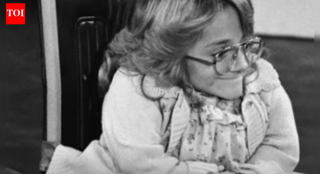 मेलानी वॉटसन बर्नहार्ट, डिफरेंट स्ट्रोक्स स्टार, ऑस्टियोजेनेसिस अपूर्णतेशी आजीवन लढाईनंतर 57 व्या वर्षी निधन: स्थिती, कारणे आणि उपचार