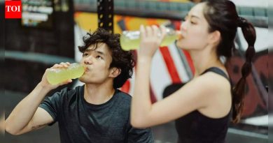 7 इलेक्ट्रोलाइट पेय जे तुम्हाला हायड्रेटेड, उत्साही ठेवतात आणि जलद पुनर्प्राप्तीसाठी मदत करतात |