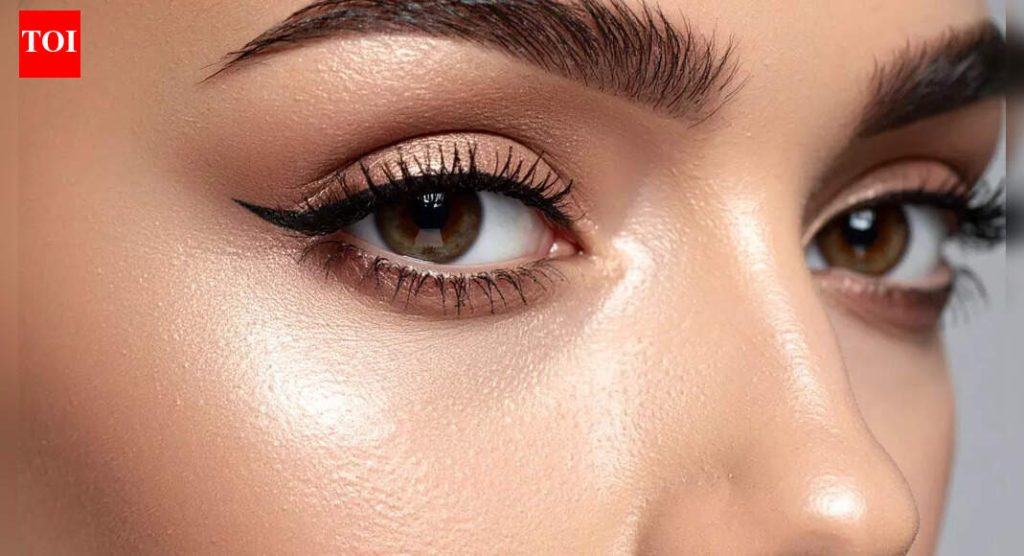 डोळ्यांच्या आकारानुसार आयलाइनर्सचे विविध प्रकार |