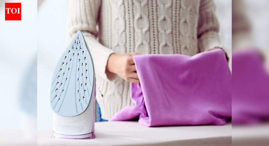 इस्त्रीशिवाय कपड्यांमधून सुरकुत्या कशा काढायच्या |