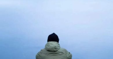 मानसशास्त्रानुसार, सर्दी दिसणाऱ्या परंतु अत्यंत स्वसंरक्षणात्मक असलेल्या लोकांची 9 वैशिष्ट्ये