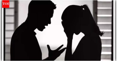 सिसिलीमध्ये जेवण करताना कॅमेऱ्यात फसवणूक करणारा माणूस पकडला, ‘गोपनीयतेचे उल्लंघन’ केल्याबद्दल रेस्टॉरंटविरुद्ध खटला दाखल |