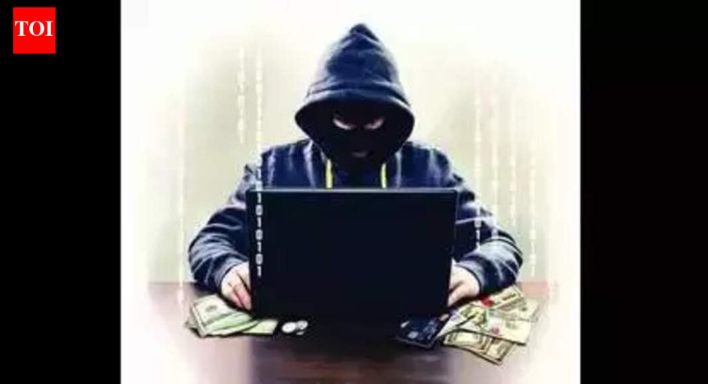 ऑनलाइन शेअर-ट्रेडिंग फसवणुकीसाठी प्रायव्हेट फर्मच्या अधिकृत रु. 22 लाख खर्च होतात