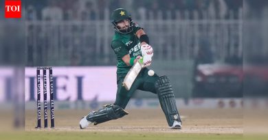 ‘आम्ही माफी मागतो’: साहिबजादा फरहानच्या निवडीमुळे माजी पाकिस्तानी खेळाडूंना लाज वाटली – पहा