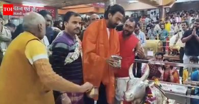 भारताचे मुख्य प्रशिक्षक गौतम गंभीर यांच्यानंतर केएल राहुलने महाकालेश्वर मंदिरात जाऊन शिवाचा आशीर्वाद घेतला – पहा | क्रिकेट बातम्या