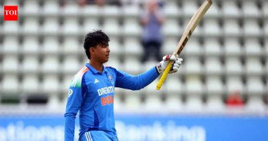 ‘त्याच्या वाढीसाठी हानीकारक’: भारताचे माजी प्रशिक्षक वैभव सूर्यवंशी U19 विश्वचषक खेळत आहेत.