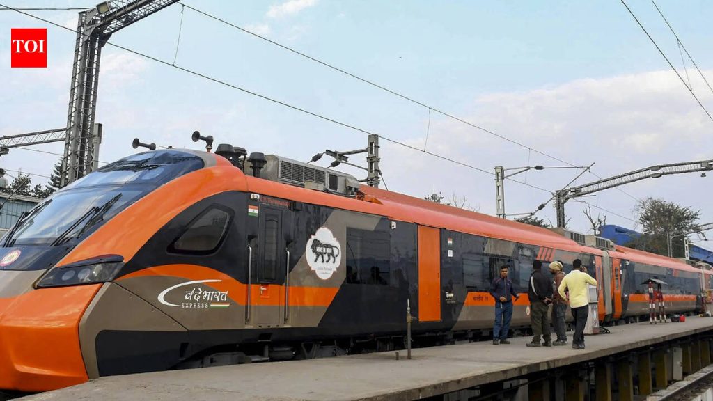 जबाबदार कोण – रेल्वे, सरकार की प्रवासी? उद्घाटन वंदे भारत स्लीपरवर कचरा सापडल्याने संतापाची ठिणगी पडली |