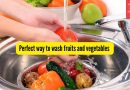 घाण, जंतू आणि कीटकनाशके काढून टाकण्यासाठी फळे आणि भाज्या धुण्याचा हा योग्य मार्ग आहे; नाही ते साबणयुक्त पाणी नाही!