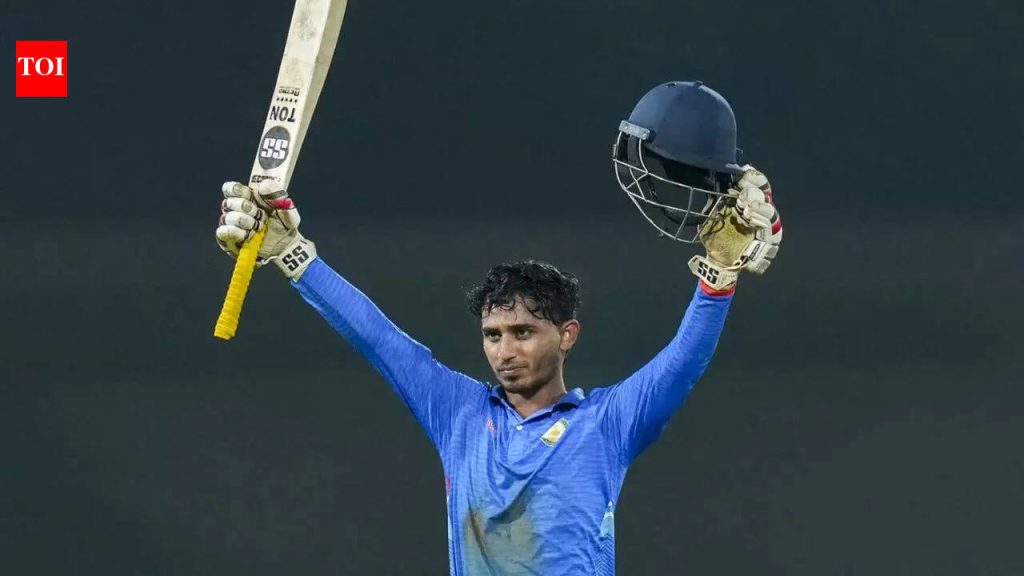 डॉक्टर आणि प्राध्यापकांमध्ये वाढलेले अमन मोखाडे विदर्भाला विजय हजारे गौरवाकडे नेत आहेत | अनन्य