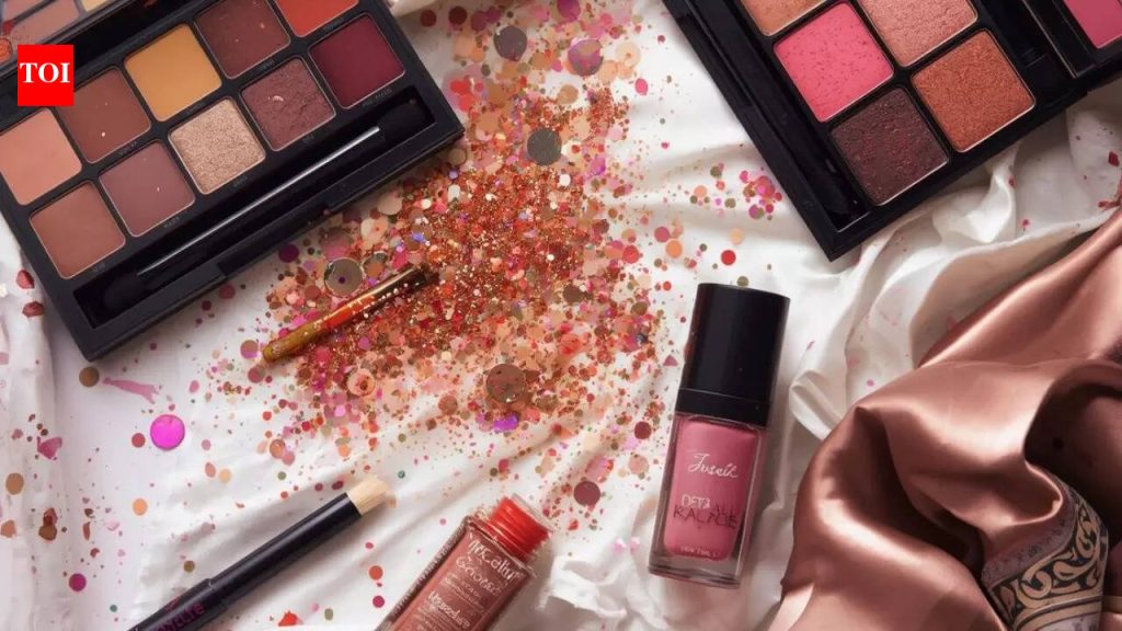 कपड्यांवरील मेकअपचे डाग कसे काढायचे: काम करणाऱ्या सोप्या युक्त्या |