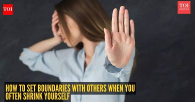 जेव्हा तुम्ही स्वतःला संकुचित करता तेव्हा इतरांसोबत सीमा कशा सेट करायच्या: 5 प्रभावी टिप्स