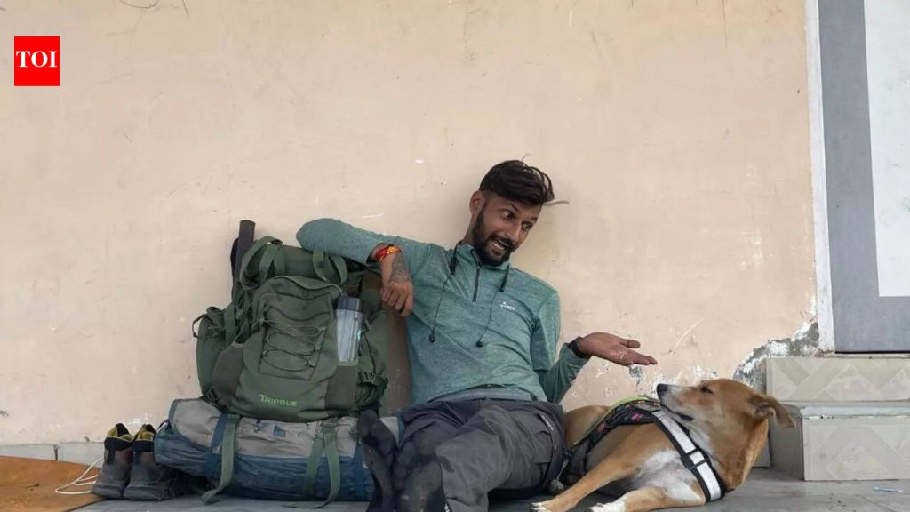 “तिला माझ्या बाजूला राहायचे होते.” कुत्रा 28 वर्षाच्या माणसासोबत 15000 किमी चालतो आणि त्याला या जगात काहीही सोडणार नाही