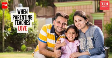 आजचे पालकत्व कोट: “पालक होण्यासारखे काय आहे: ही सर्वात कठीण गोष्ट आहे जी तुम्ही कधीही कराल पण…” – निकोलस स्पार्क्स