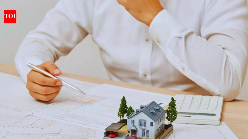 वर्षाला ₹1 कोटी कमावत असूनही, IT व्यावसायिक म्हणतात की त्याला गुडगावमध्ये घर परवडत नाही. “मला खरंच समजत नाही का… |