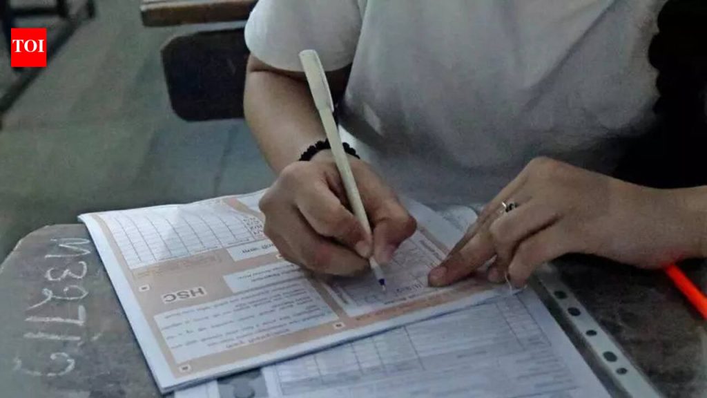 संवेदनशील बारावी परीक्षा केंद्रावरील कर्मचाऱ्यांची बदली