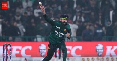 सेल्समनचा मृत्यू, क्रिकेटरचा जन्म: उस्मान तारिकने पाकिस्तानचा एक्स-फॅक्टर बनण्यासाठी आपली दिवसाची नोकरी सोडली