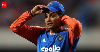 अभिषेक शर्मा वेळेत फिट होईल का? T20 विश्वचषकाच्या ब्लॉकबस्टरपूर्वी विवादित अपडेट्स भारत-पाकिस्तानमधील सस्पेंस वाढवत आहेत