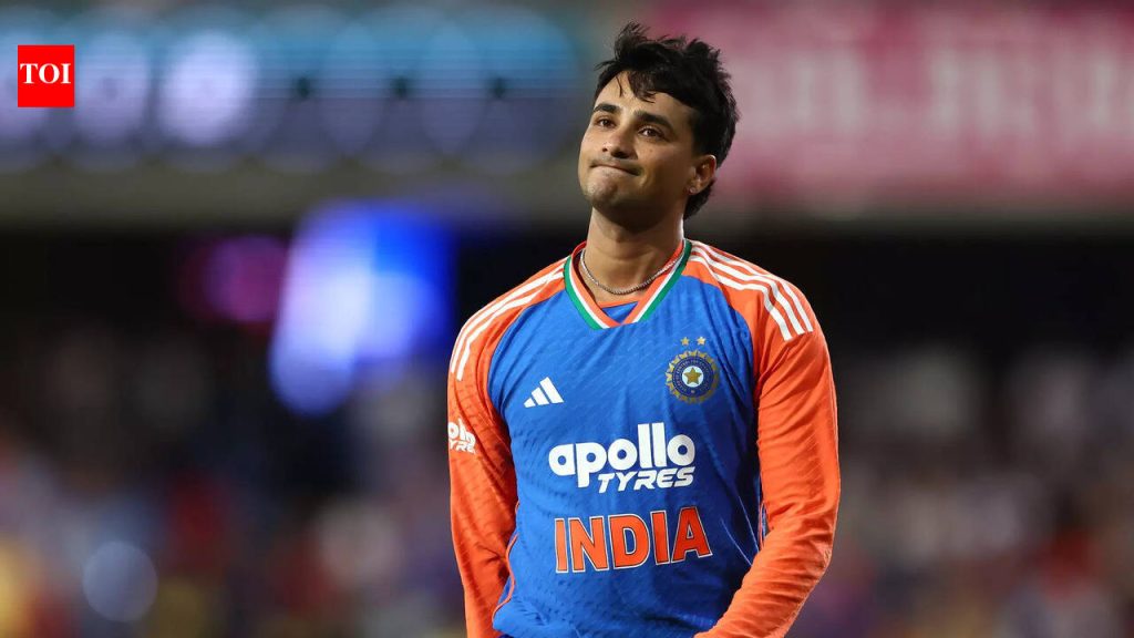 सलमान अली आघाने भारताला थक्क केले! पाकिस्तानविरुद्धच्या पहिल्या ओव्हरमध्ये अभिषेक शर्मा चार चेंडूत शून्यावर पडला