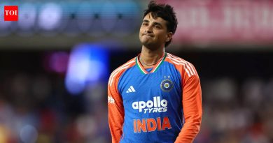 सलमान अली आघाने भारताला थक्क केले! पाकिस्तानविरुद्धच्या पहिल्या ओव्हरमध्ये अभिषेक शर्मा चार चेंडूत शून्यावर पडला