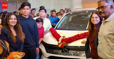 बिहारच्या मुख्यमंत्र्यांच्या 50 लाखांच्या बक्षीसानंतर, 14 वर्षीय वैभव सूर्यवंशीने 22 लाखांची नवी कार दाखवली