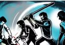 तिघांनी किराणा व्यापाऱ्याला धमकावून दोन लाख रुपये लुटले