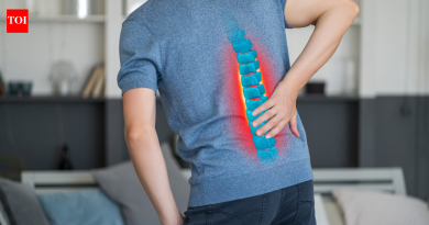 बसून-प्रेरित वेदना कमी करण्यासाठी आणि मणक्याचा ताण सोडवण्यासाठी 5 योगासने