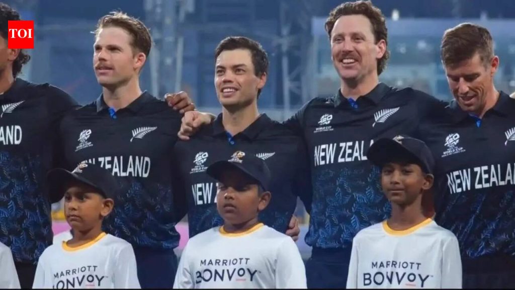 कोलंबोमध्ये राष्ट्रगीत घोटाळा! ENG विरुद्ध NZ च्या लढतीपूर्वी न्यूझीलंडचे खेळाडू हसत सुटले – पहा