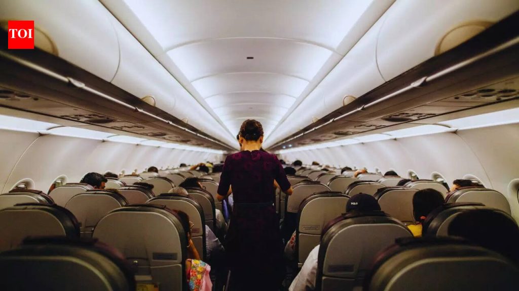 अडकलेल्या प्रवाशांना मदत करण्यासाठी दुबई विमानतळांनी 2 मार्च रोजी मर्यादित फ्लाइट ऑपरेशन पुन्हा सुरू करण्याची पुष्टी केली |