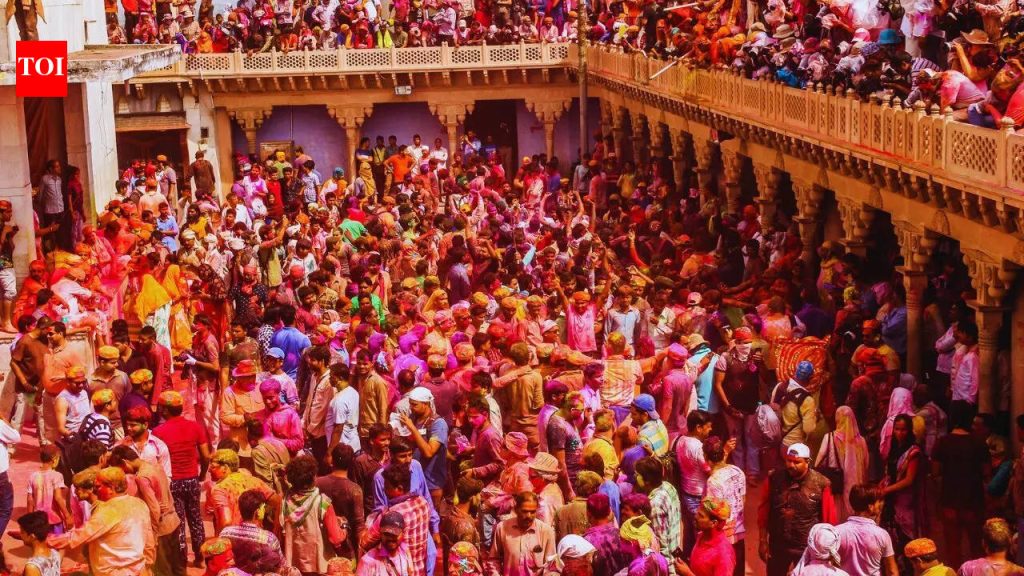 कलर-कोडेड गेटवे: होळीच्या लाँग वीकेंडसाठी भारतातील ६ गंतव्यस्थाने परिपूर्ण आहेत