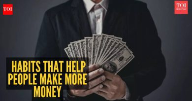 5 सवयी ज्या लोकांना अधिक पैसे कमविण्यास मदत करतात