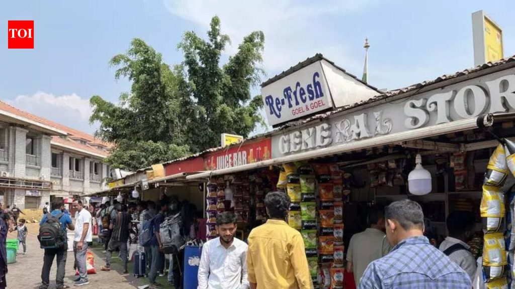 पुणे रेल्वे स्थानकावर मर्यादित पर्यायांमध्ये प्रवाशांना परवडणाऱ्या पूर्ण जेवणाच्या पर्यायांची मागणी आहे