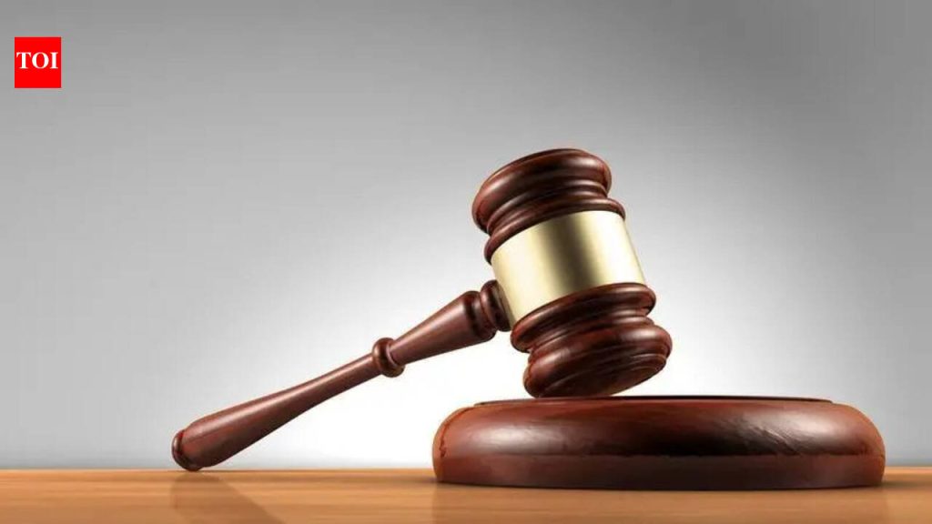 लैंगिक हेतूने शाळकरी मुलीचा हात बळजबरीने धरून पाठलाग केल्याप्रकरणी पुरुषाला 3 वर्षांची शिक्षा