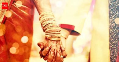 जेव्हा लाल झेंडे बंद, बाजा आणि बारात