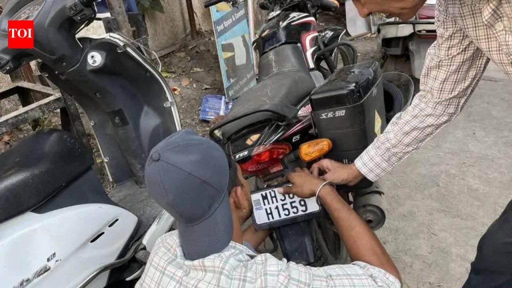 जवळपास 1.5 वर्षांनंतर राज्यभरात केवळ 49% वाहनांमध्ये HSRP बसवण्यात आले आहेत