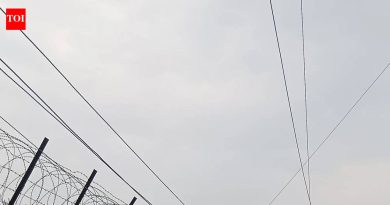 लोहेगाव हवाई तळाजवळ कचरा टाकणाऱ्यांना पक्ष्यांच्या हल्ल्याचा धोका वाढल्याने एफआयआरला सामोरे जावे लागू शकते.