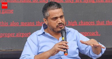 राष्ट्रवादीच्या कार्यकर्त्यांनी हडपसर दारूच्या अड्ड्याची तोडफोड; विरोधकांनी मृत्यूसाठी सरकारच्या निष्क्रियतेला जबाबदार धरले